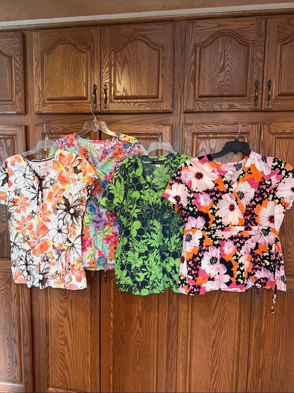 koi floral Scrub Tops - bundle of 4. Like New condition